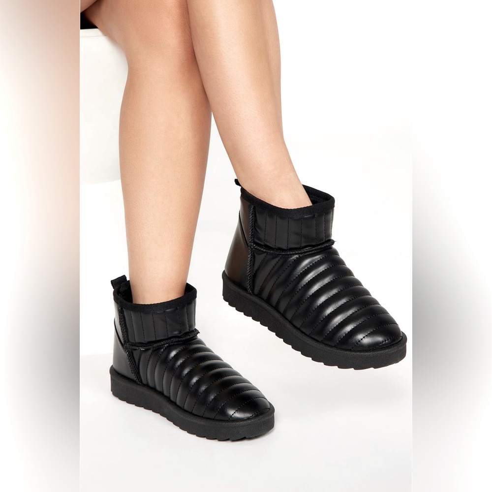 Fashion Nova Coffee Runs Booties, Black- Silver- NWT